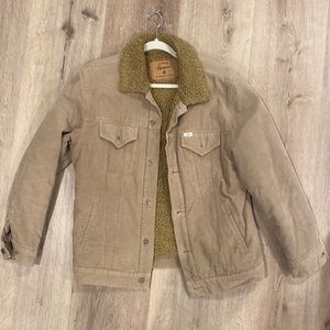 Warm and fashionable Levi’s signature corduroy jacket
